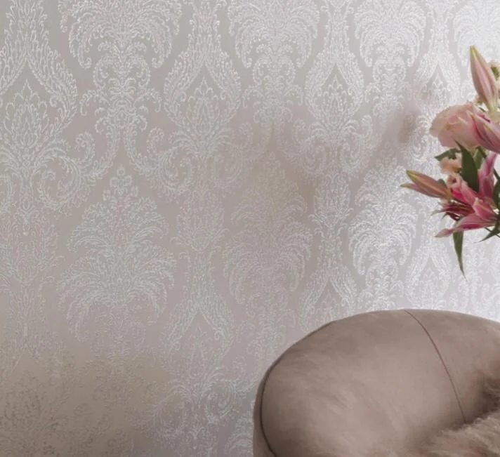 Papel ornamental claro em ambiente decorado