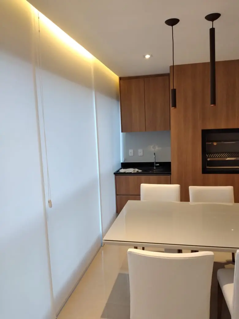 Persiana Rolô fechada em ambiente residencial